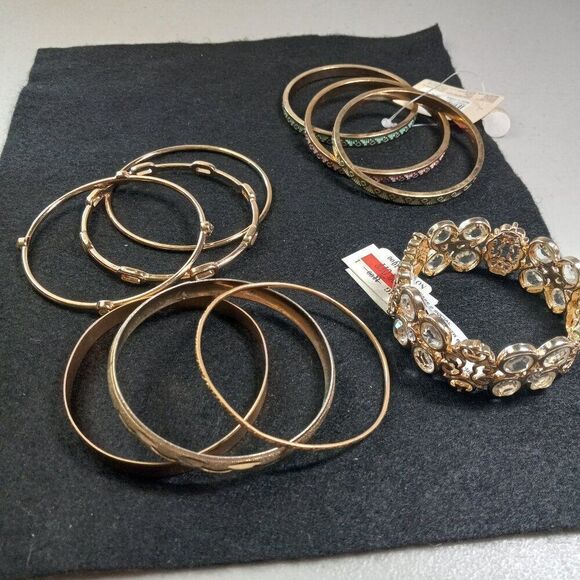 Multiple gold tone metal bracelets Cottagecore, Kitsch Chic - Picture 8 of 9